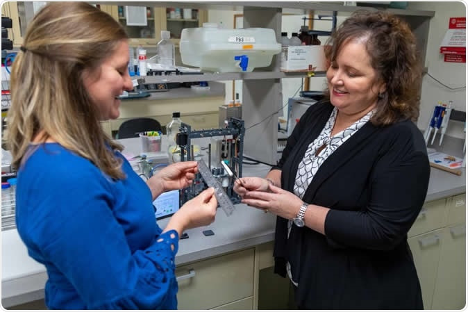 Lauren Kokai, Ph.D., (left) developed the technology used for this project when she was a graduate studying under Kacey Marra, Ph.D., (right). Credit: UPMC