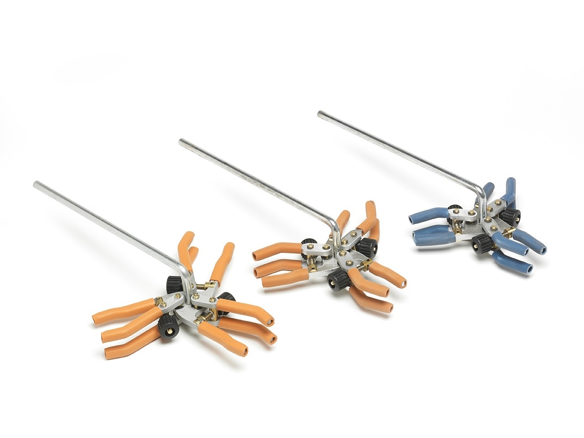 Secure clamping of parallel chemistry apparatus