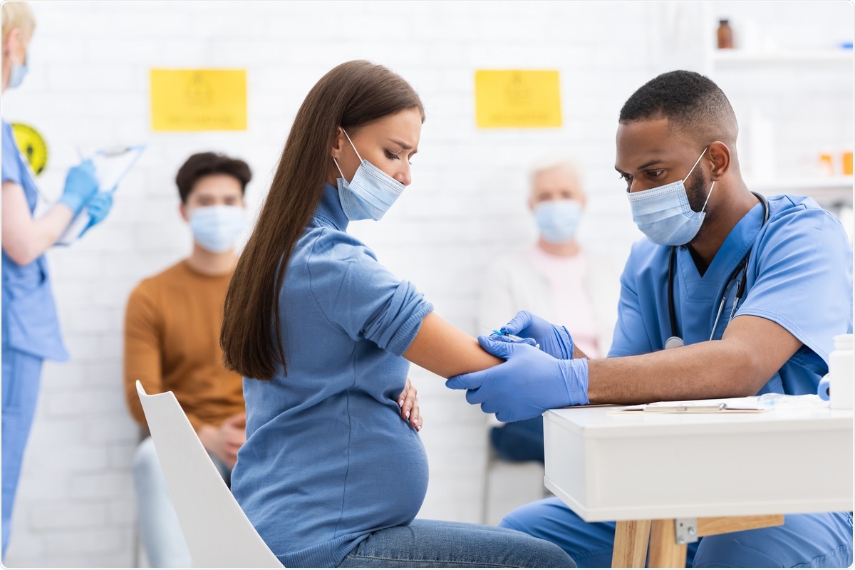Study: Women’s views on accepting COVID-19 vaccination during and after pregnancy, and for their babies: A multi-methods study in the UK. Image Credit: Prostock-studio / Shutterstock