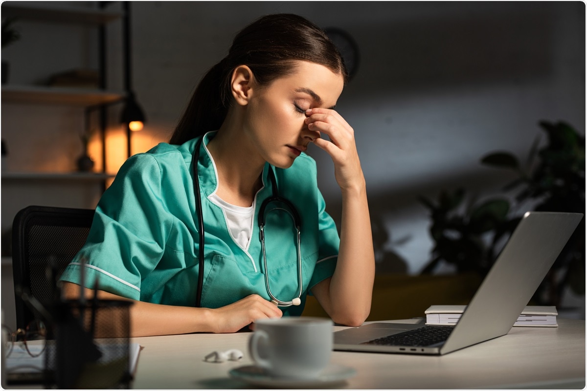 Study: Sleep and circadian rhythm disruption alters the lung transcriptome to predispose to viral infection. Image Credit: LightFiield Studios / Shutterstock.com