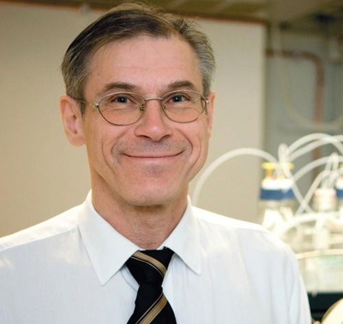 Dr. Beck is a founding member of Capitainer