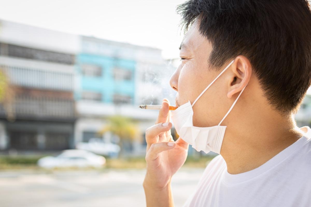 Study: Use of heat-not-burn tobacco products, moderate alcohol drinking, and anti-SARS-CoV-2 IgG antibody titers after BNT162b2 vaccination among Japanese healthcare workers. Image Credit: CGN089/Shutterstock