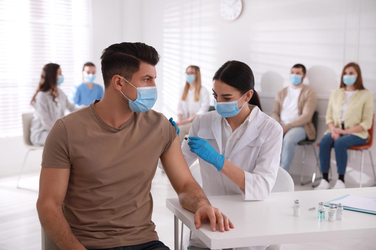 Study: Cognitive predictors of vaccine hesitancy and COVID-19 mitigation behaviors in a population representative sample. Image Credit: New Africa/Shutterstock