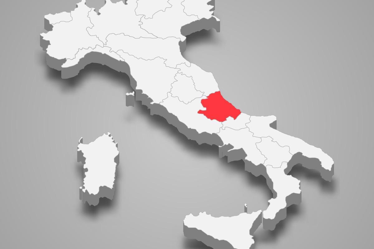 Study: Risk of SARS-CoV-2 reinfection 18 months after primary infection: population-level observational study. Image Credit: grebeshkovmaxim/Shutterstock