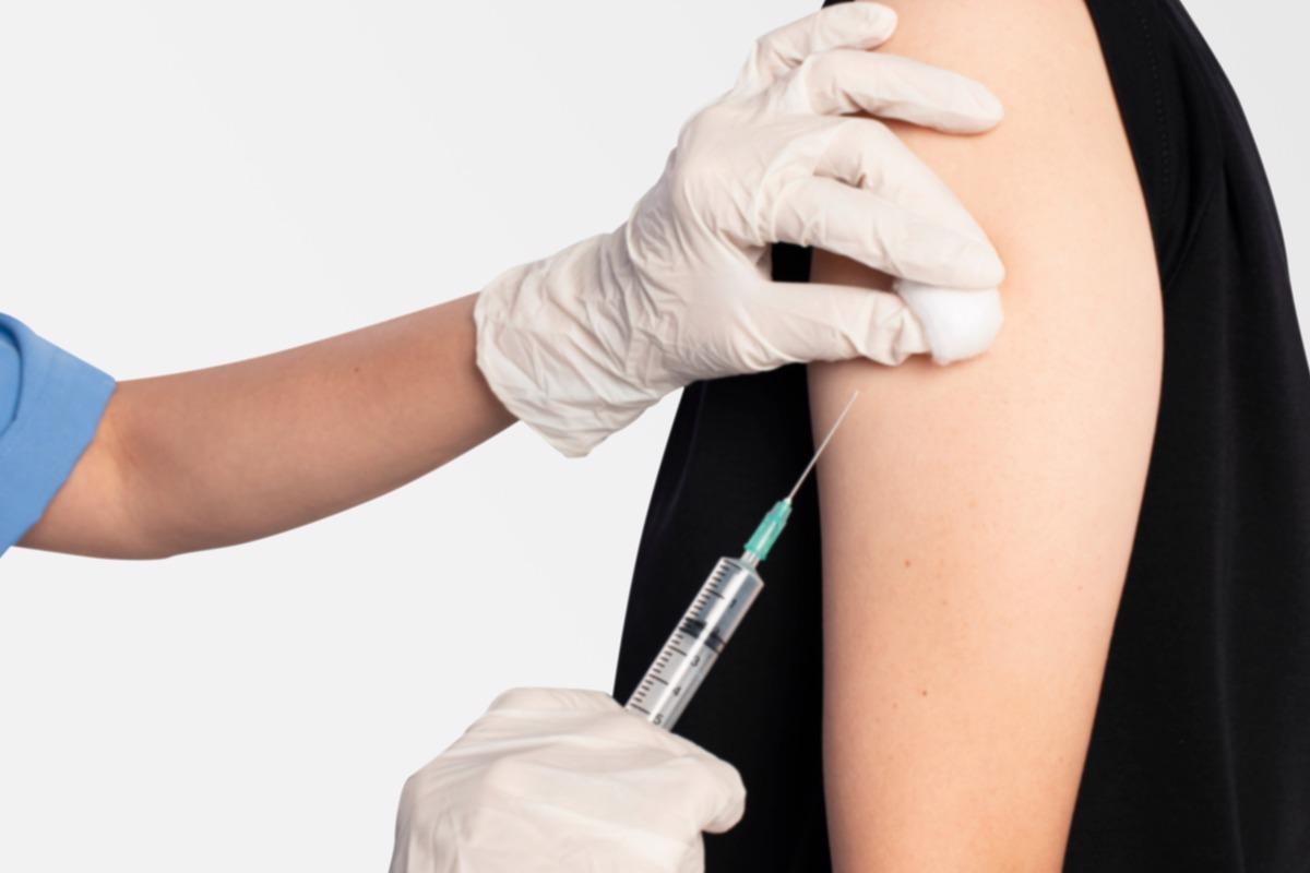 Study: Genetic and Immunological Characterization of Commercial Infectious Bronchitis Virus (IBV) Vaccines Used in Korea. Image Credit: Rawpixel.com/Shutterstock