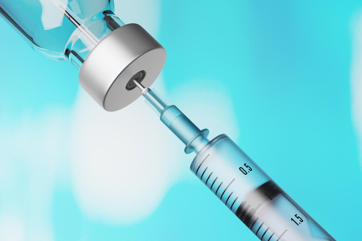 Study: Comparison of neutralizing antibody response following SARS-CoV-2 booster vaccination with breakthrough infection. Image Credit: spaxiax/Shutterstock