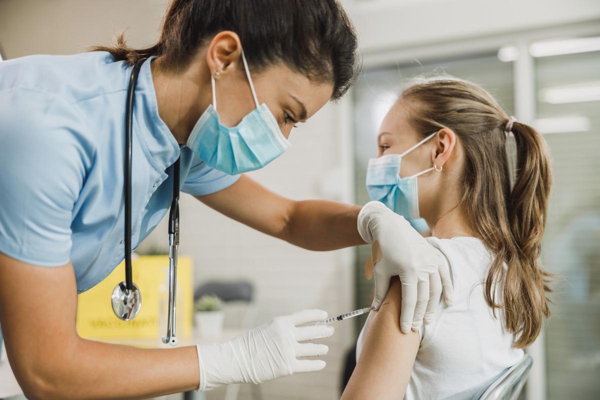 Study: Duration of COVID-19 mRNA Vaccine Effectiveness against Severe Disease. Image Credit: MilanMarkovic78 / Shutterstock.com