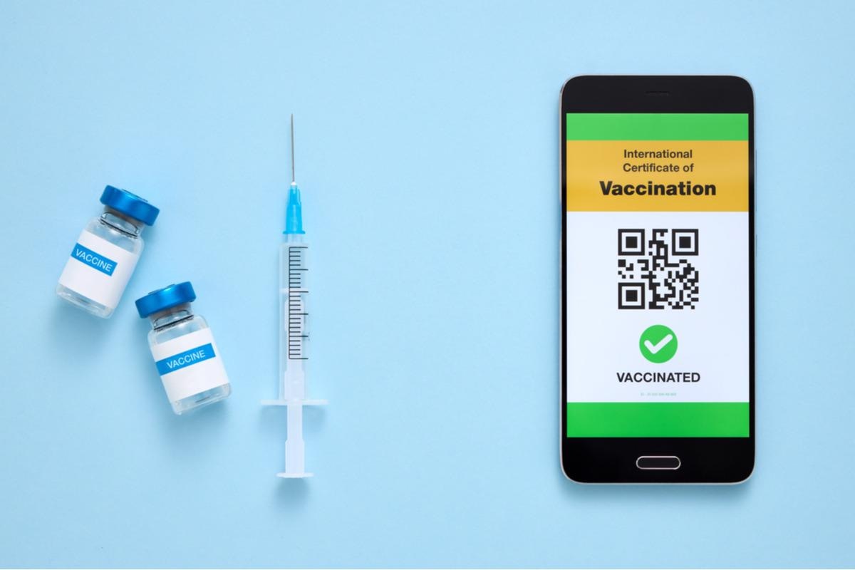 Study: COVID-19 vaccination mandates and vaccine uptake. Image Credit: K_E_N/Shutterstock