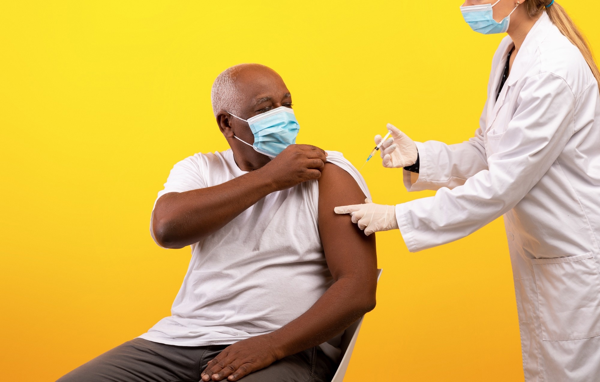 Study: Surveillance of COVID-19 vaccine safety among elderly persons aged 65 years and older. Image Credit: Prostock-studio / Shutterstock