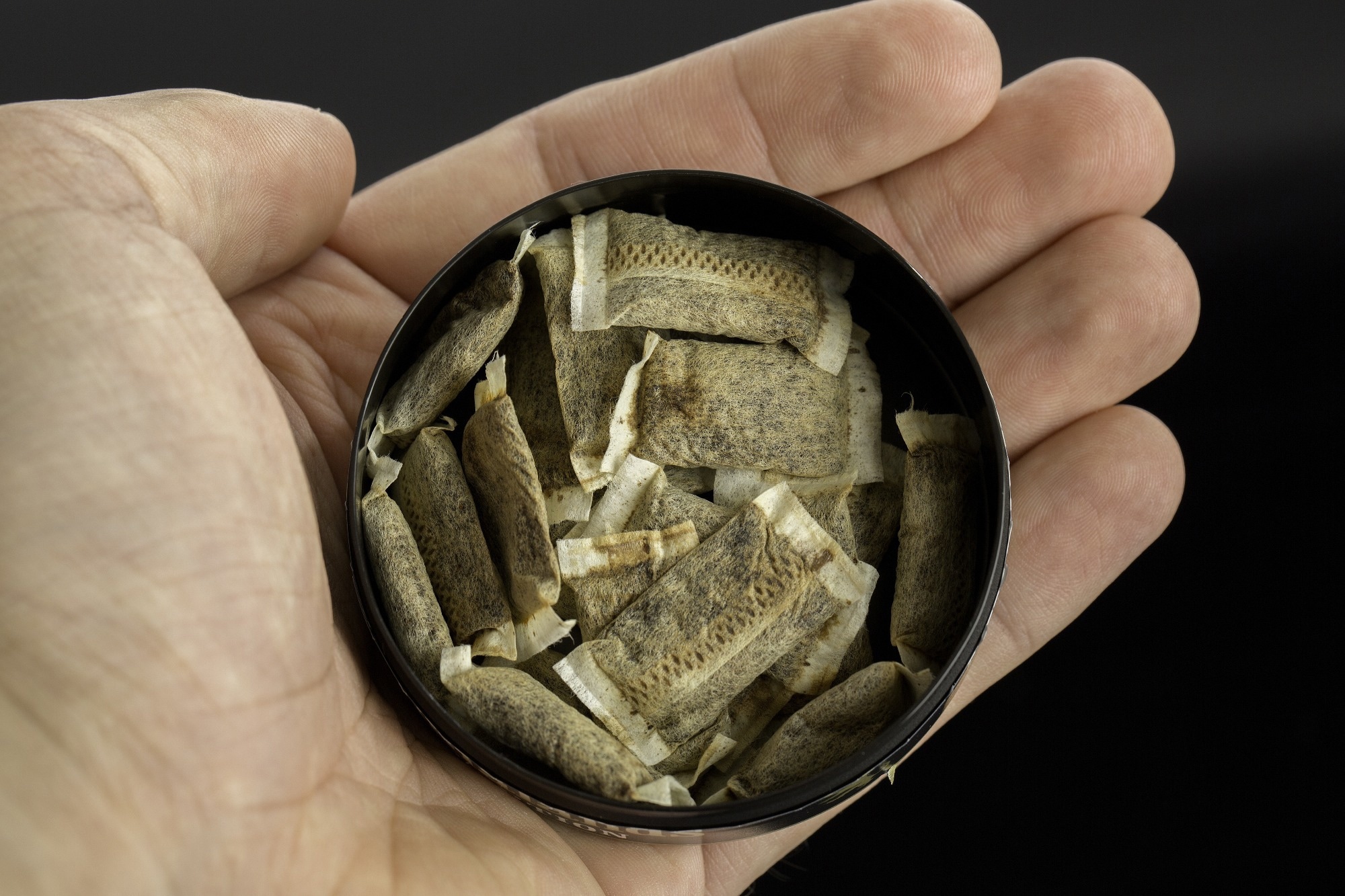 Study: Health effects associated with chewing tobacco: a Burden of Proof study. Image Credit: bildfokus.se / Shutterstock