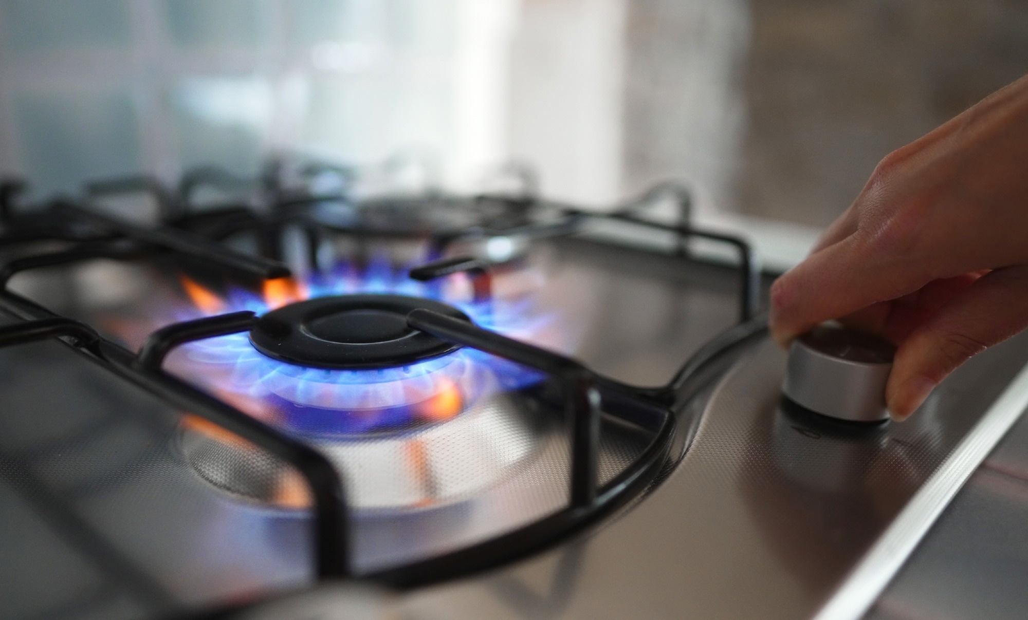 Study: Nitrogen dioxide exposure, health outcomes, and associated demographic disparities due to gas and propane combustion by U.S. stoves. Image Credit: M-Production/Shutterstock.com