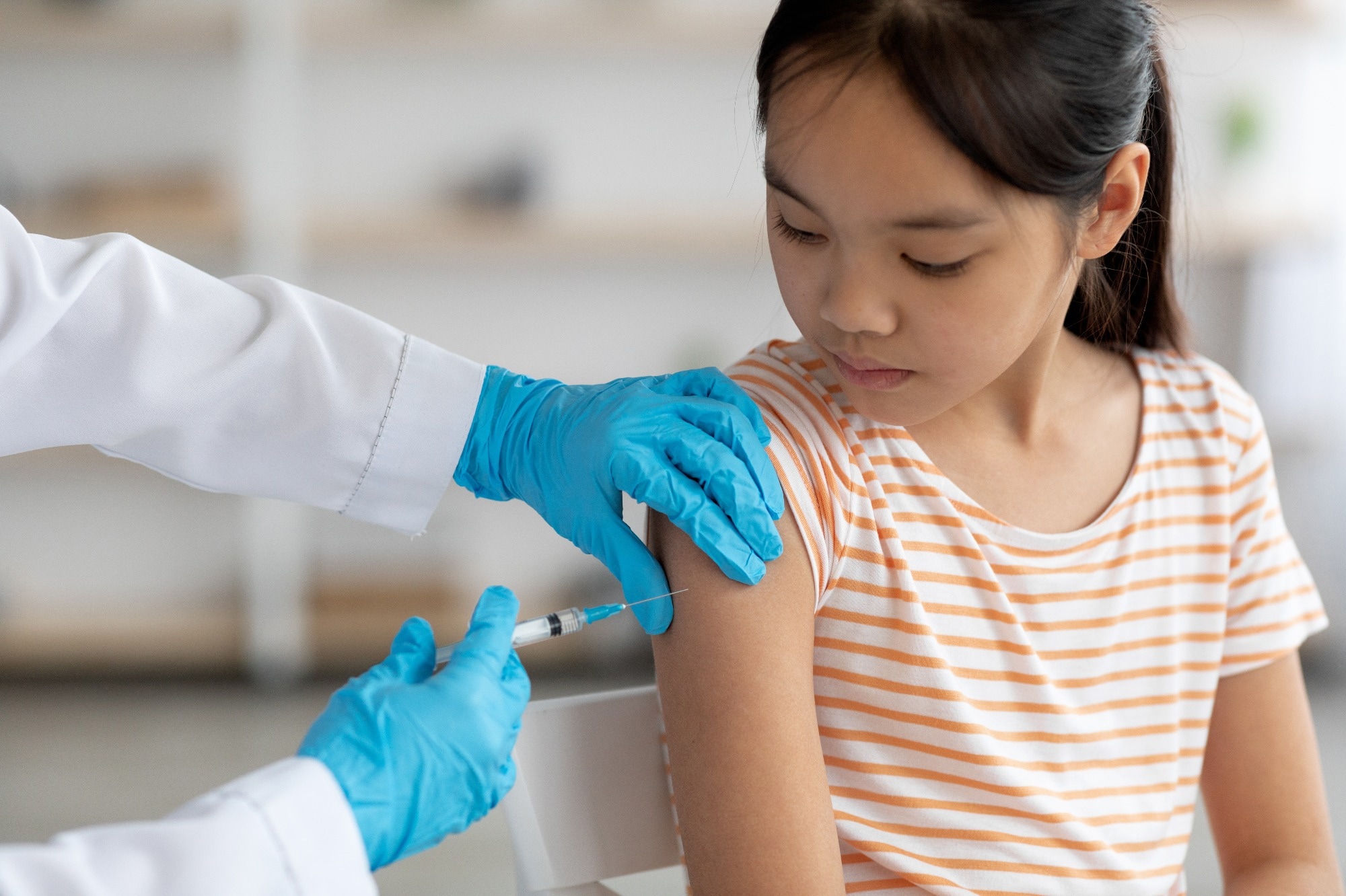 Study: Effect of the HPV vaccination programme on incidence of cervical cancer and grade 3 cervical intraepithelial neoplasia by socioeconomic deprivation in England: population based observational study. Image Credit: Prostock-studio/Shutterstock.com